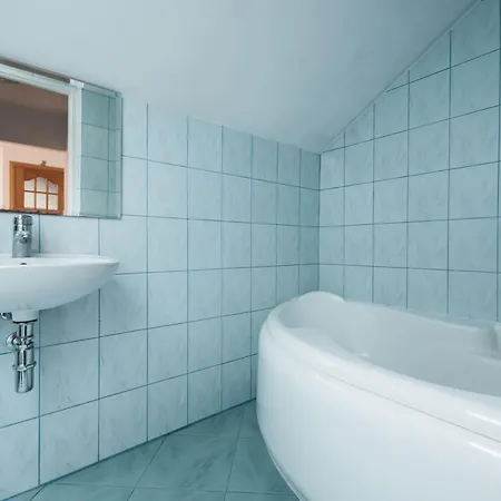 Apartament Kurhan 16 *